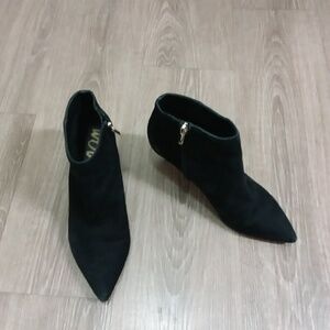 Sam Edelman Kitten Heel Ankle Boots. Discoloration as seen on the photos